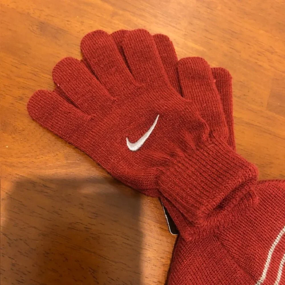 Nike Kids Youth Beanie Hat and Gloves Set NWT.